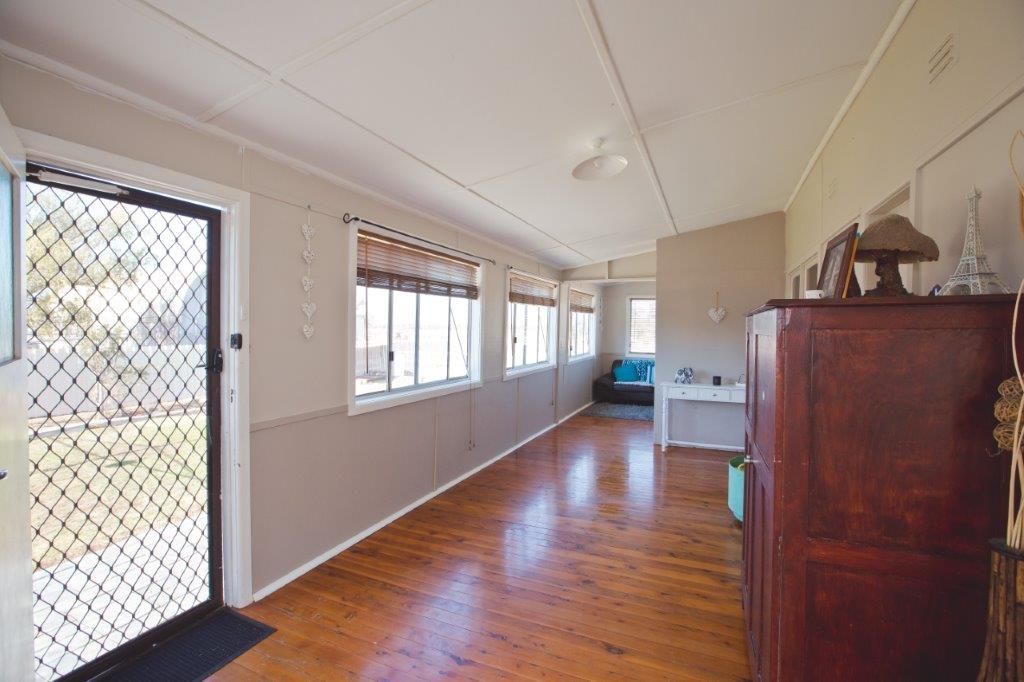 76 Conapaira Street, Whitton NSW 2705, Image 2