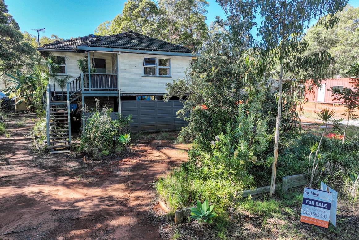 Picture of 7 Glenfield Avenue, RUSSELL ISLAND QLD 4184