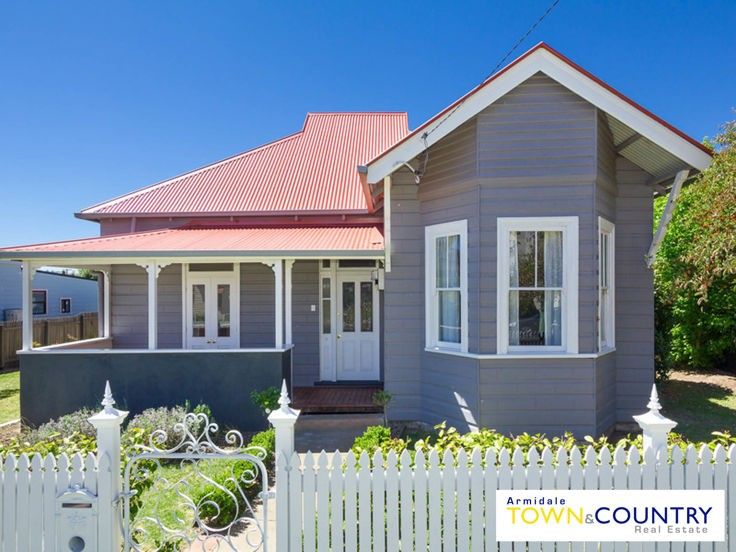 4 bedrooms House in 101 Taylor Street ARMIDALE NSW, 2350