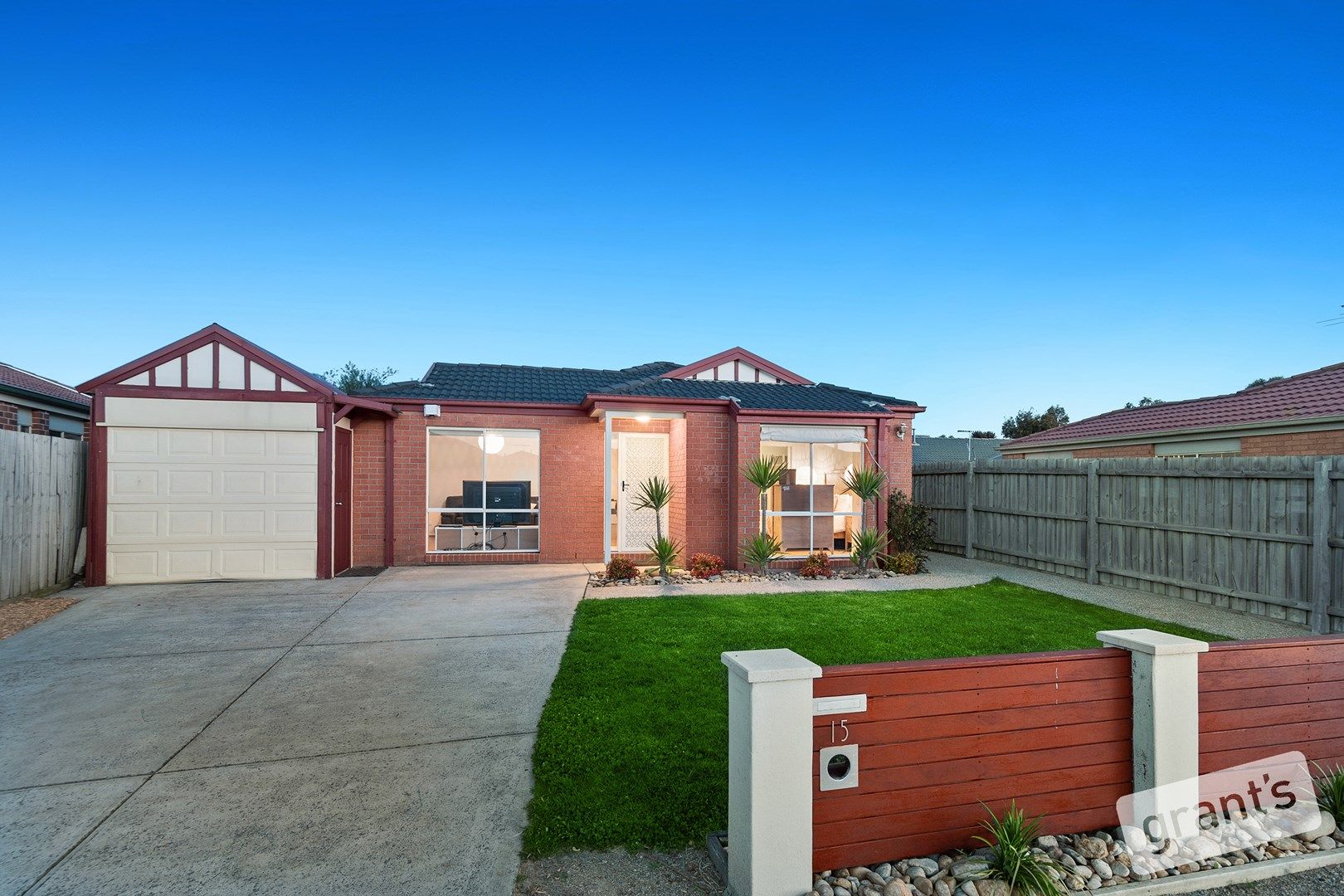 15 Nandaly Place, Cranbourne West VIC 3977, Image 0