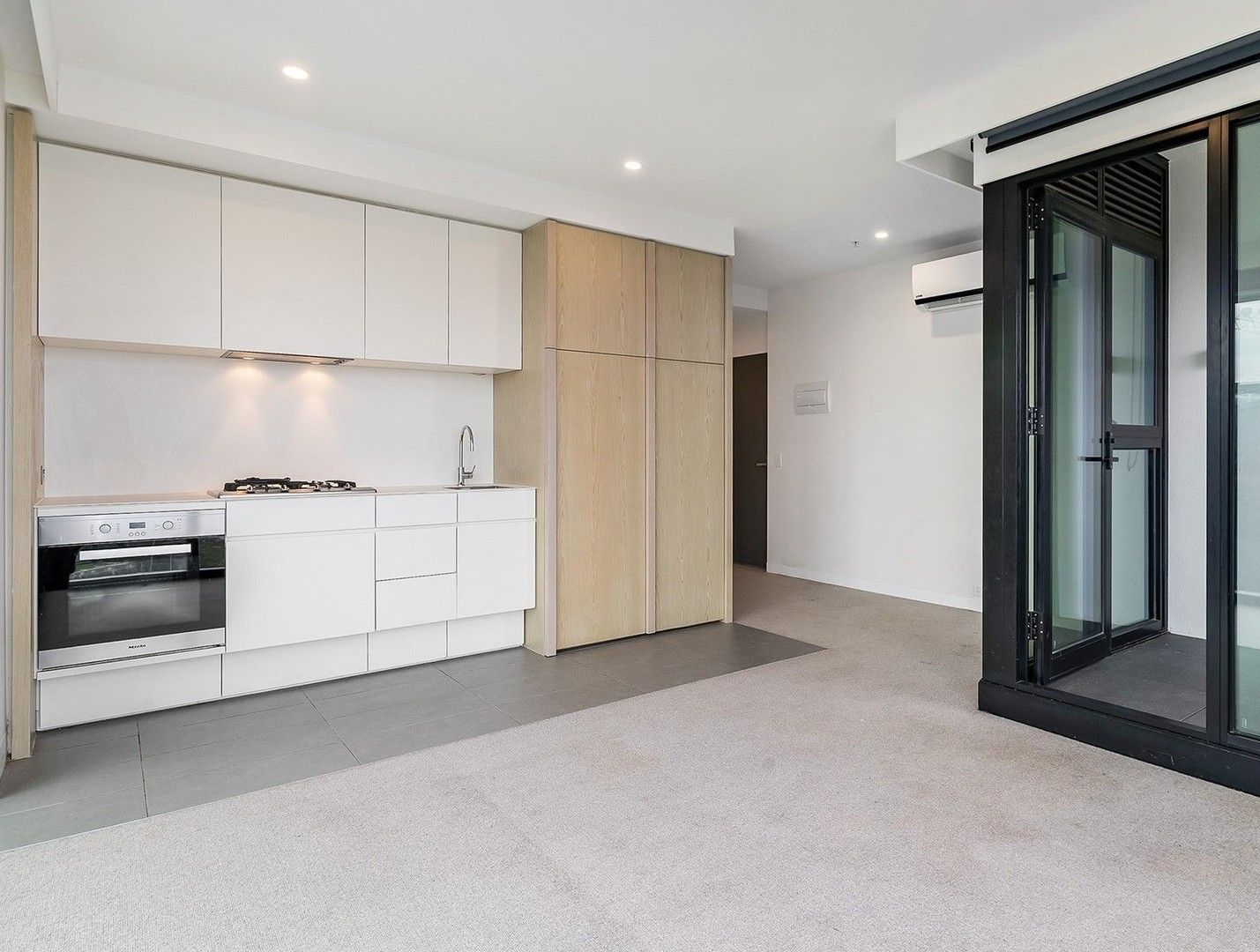1 bedrooms Apartment / Unit / Flat in 1305/8 Pearl River Rd DOCKLANDS VIC, 3008