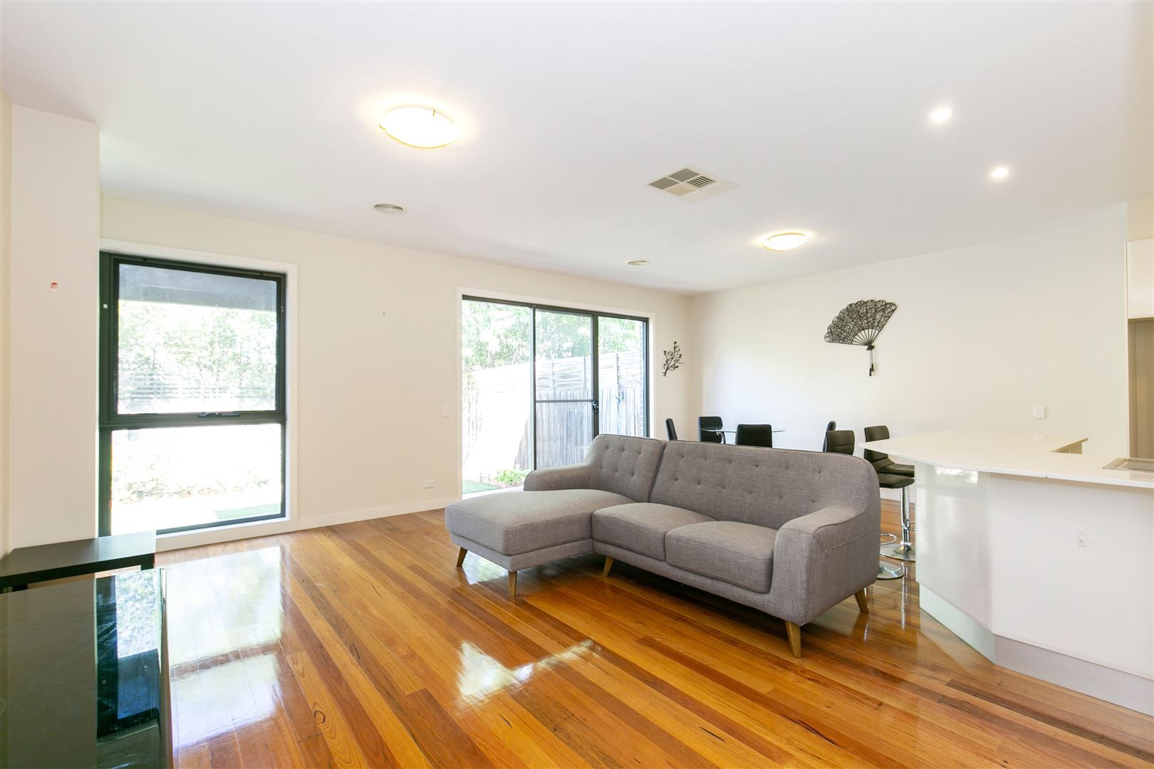 2 bedrooms House in 2/139-141 Blackburn Road MOUNT WAVERLEY VIC, 3149