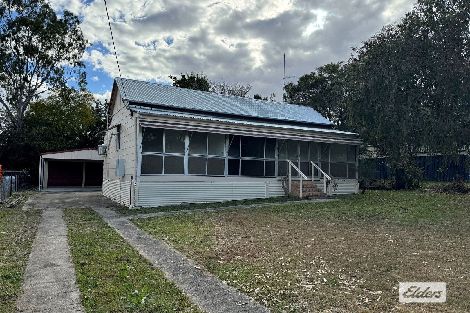 2 bedrooms House in 15 Charles Street TOOGOOLAWAH QLD, 4313