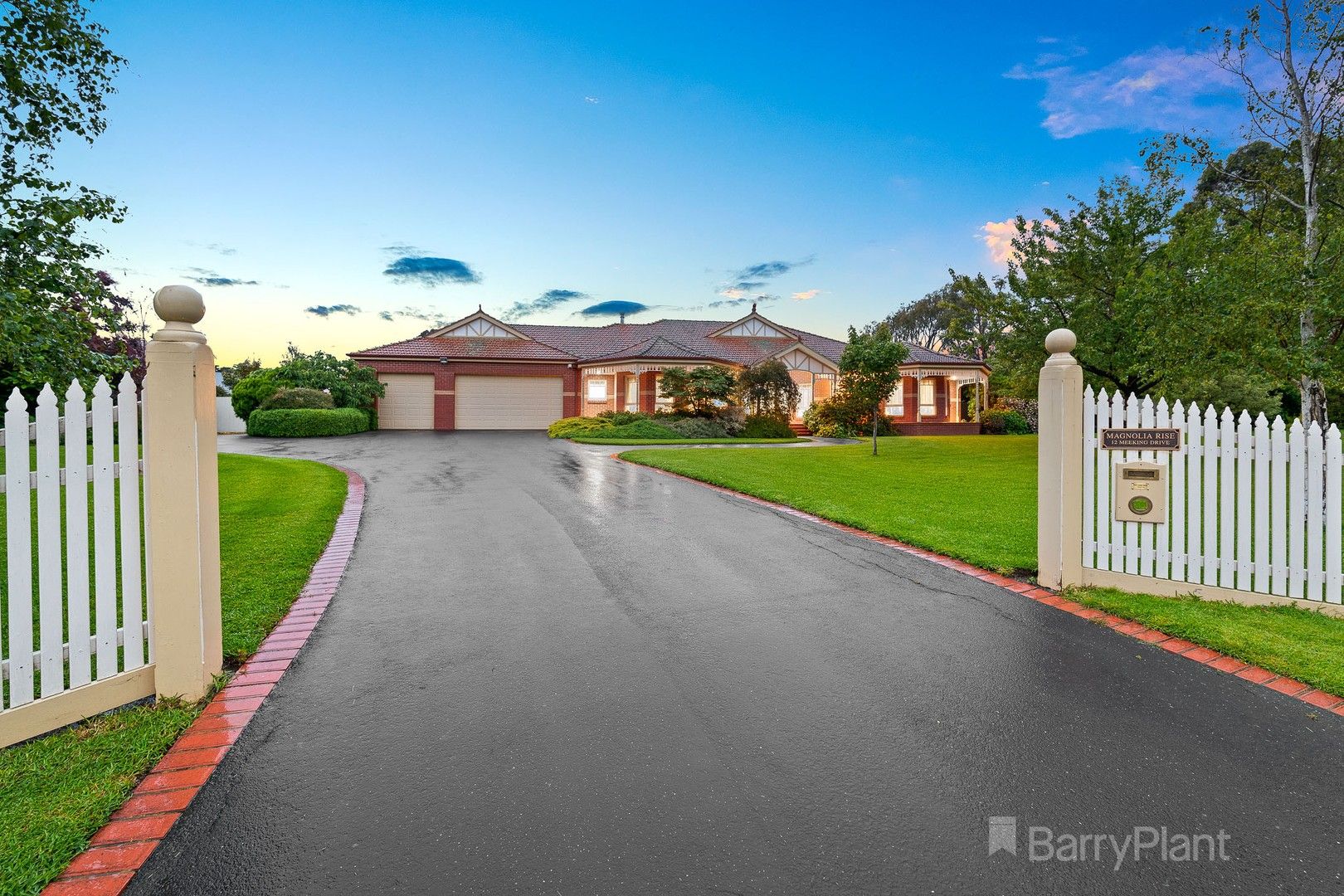 4 bedrooms House in 12 Meeking Drive PAKENHAM VIC, 3810