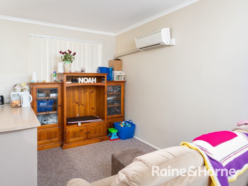 4/1A Joyes Place, Tolland NSW 2650, Image 2