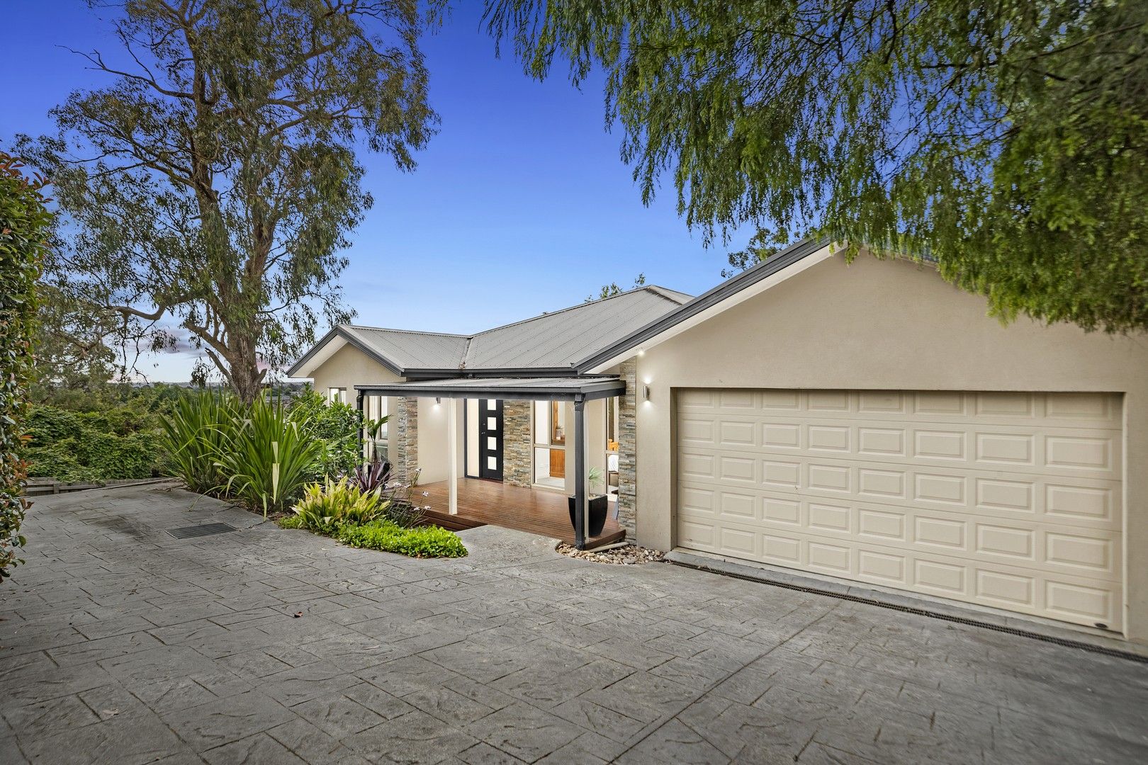 5 bedrooms House in 2/23 Parker Avenue BORONIA VIC, 3155