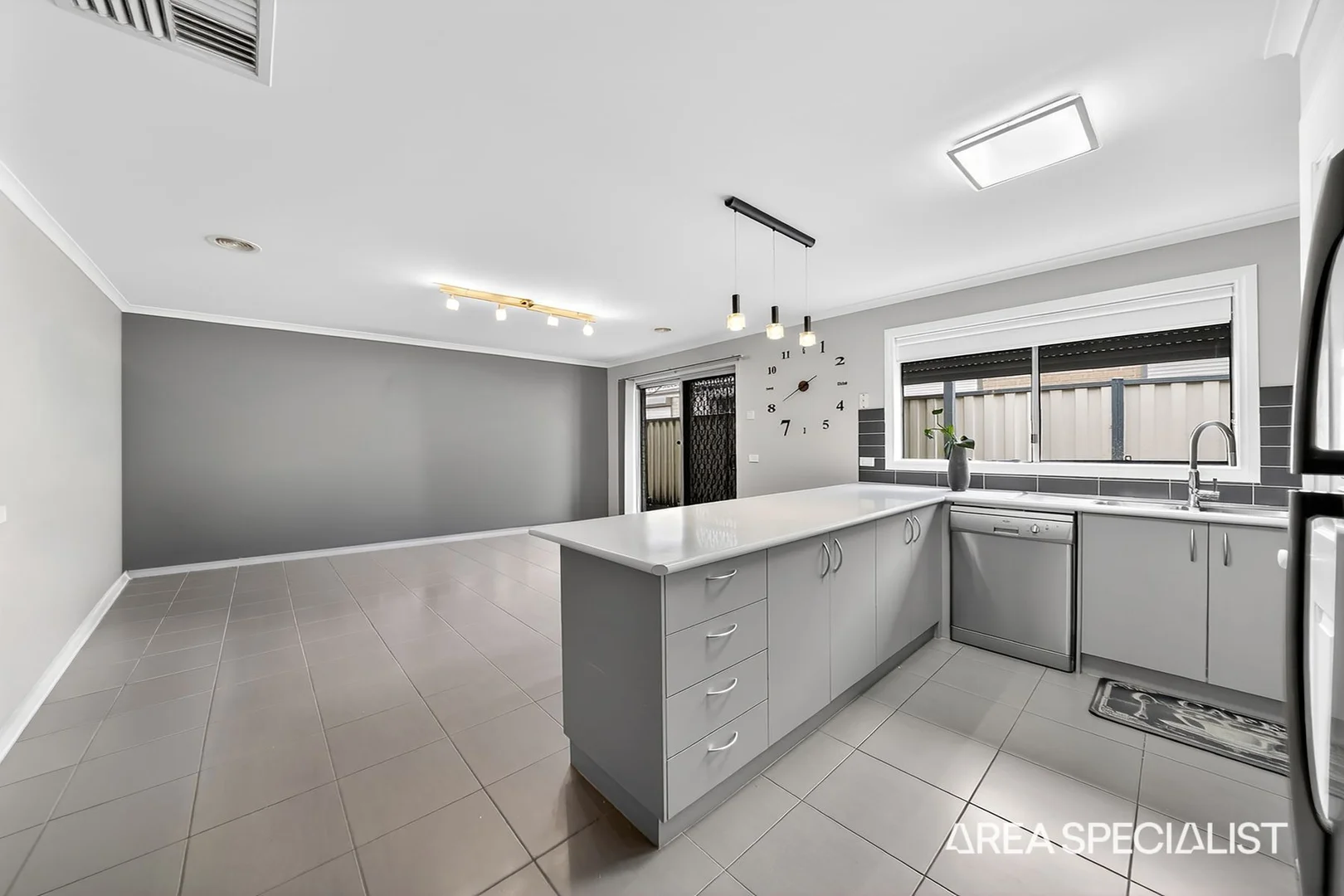 Additional image 8 of 37 Scarborough Crescent, Harkness VIC 3337