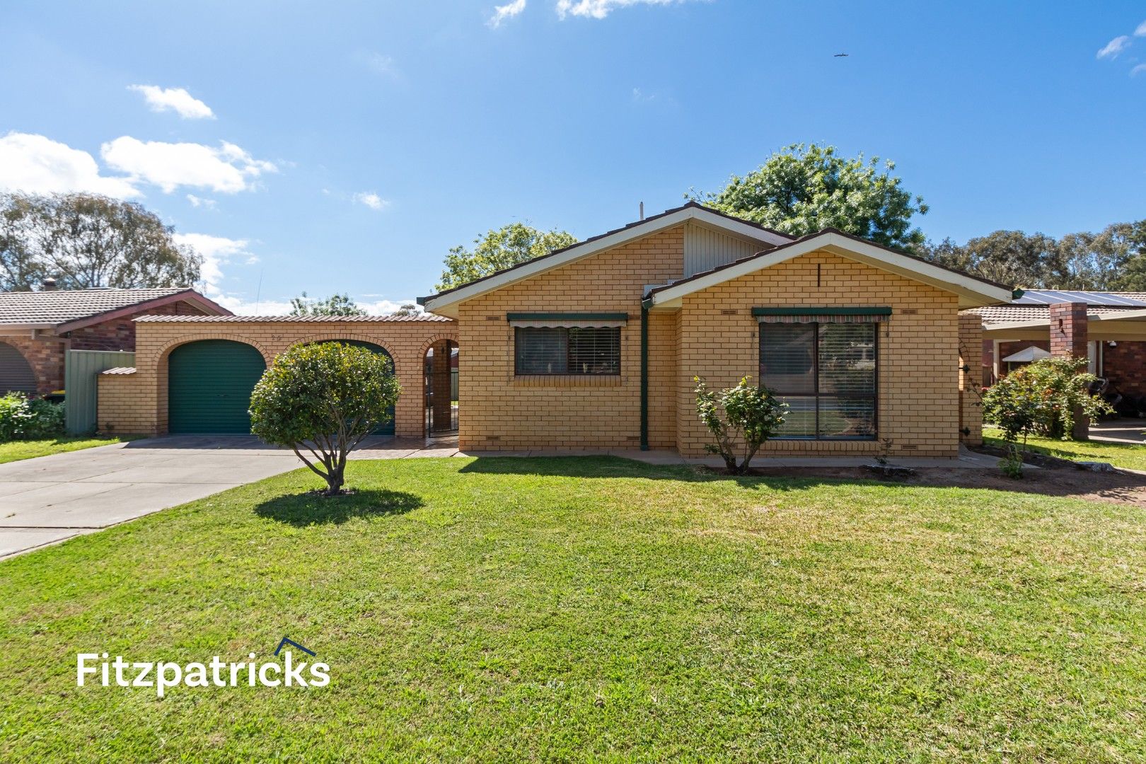 4 bedrooms House in 25 Pinaroo Drive GLENFIELD PARK NSW, 2650