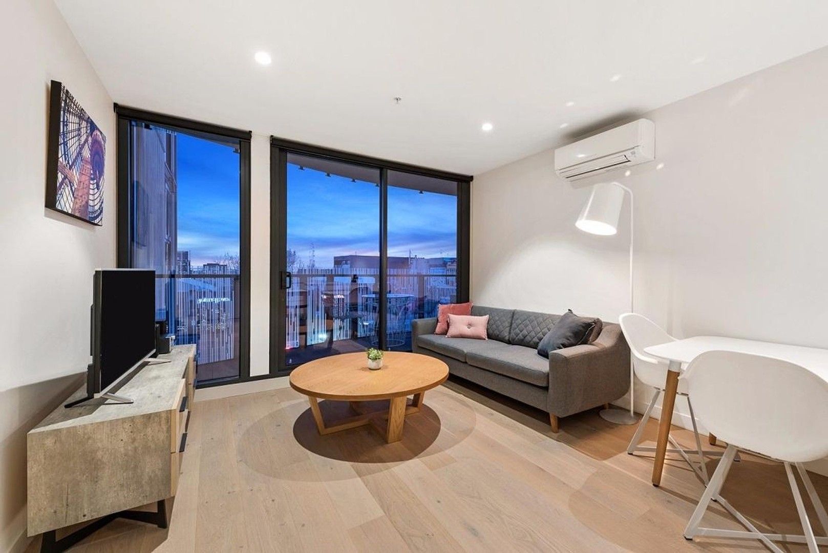 1 bedrooms Apartment / Unit / Flat in 206/150 Dudley Street WEST MELBOURNE VIC, 3003