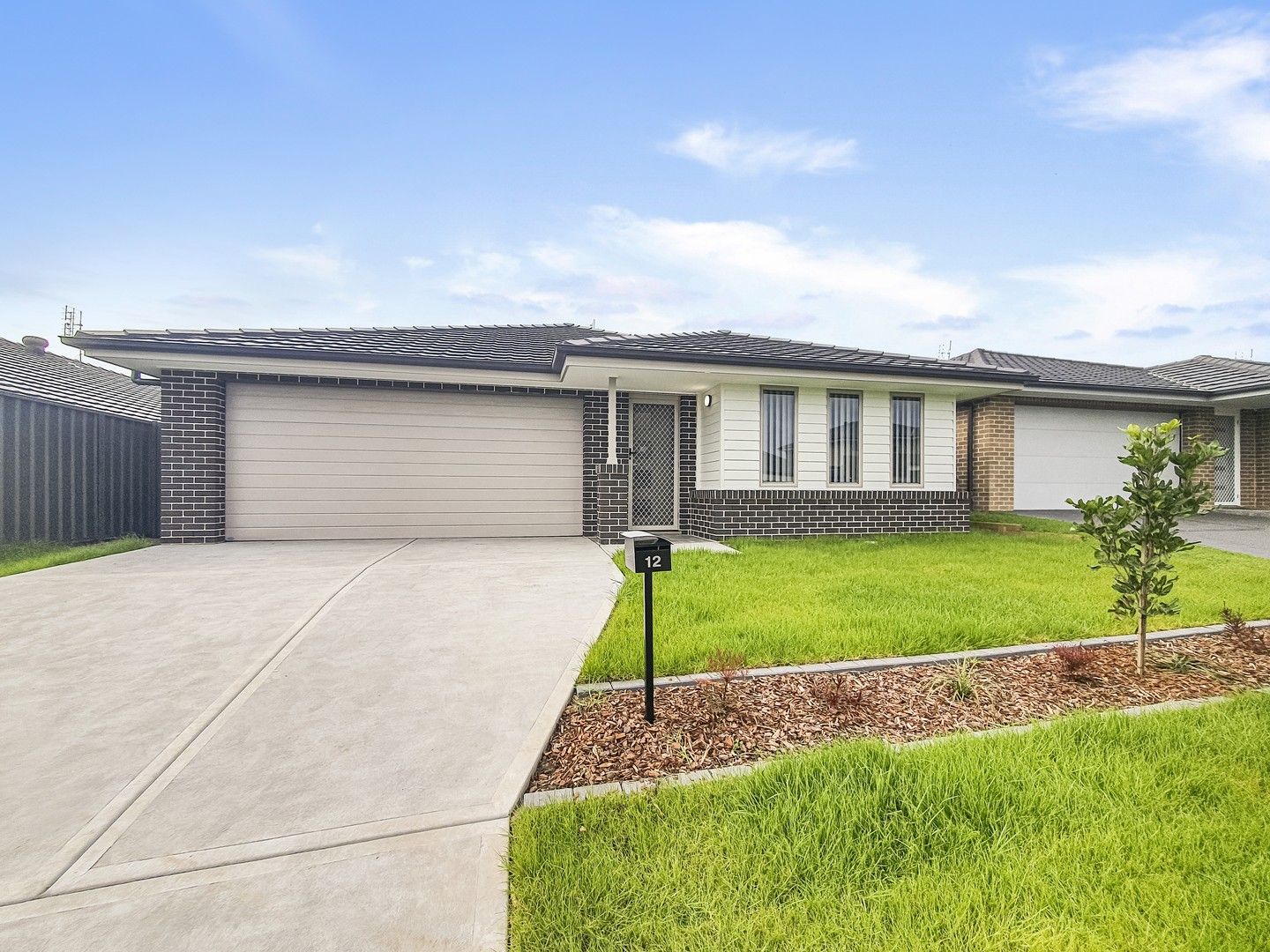 4 bedrooms House in 12 Canterbury Street HAMLYN TERRACE NSW, 2259