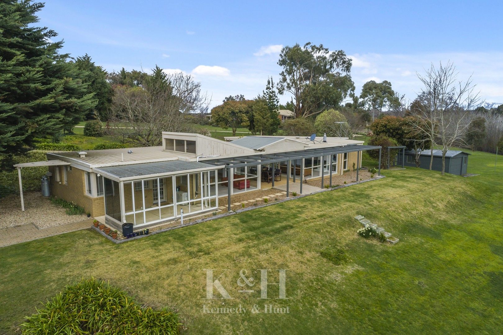 4 bedrooms House in 5 Erinvale Close GISBORNE VIC, 3437