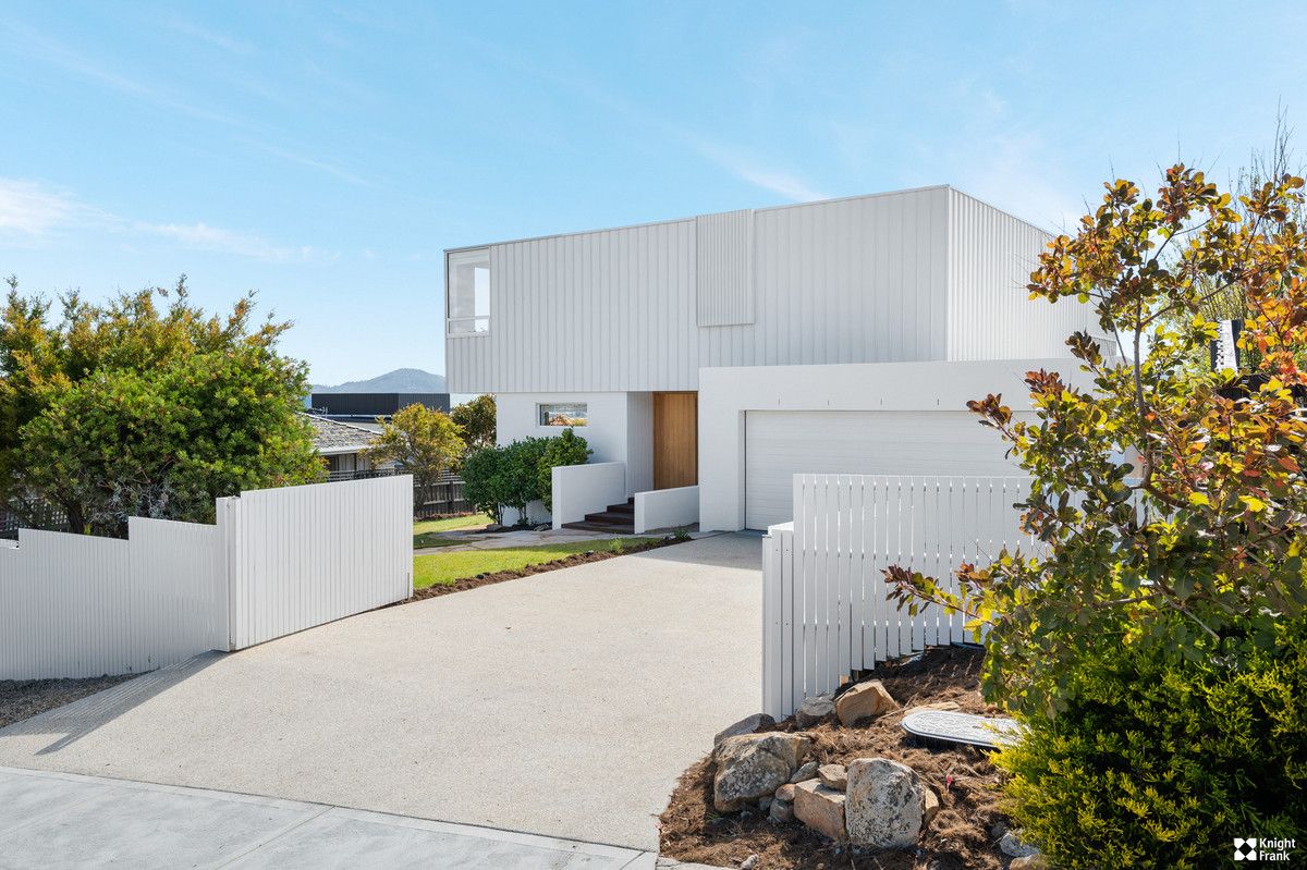 4 bedrooms House in 50 Lipscombe Avenue SANDY BAY TAS, 7005