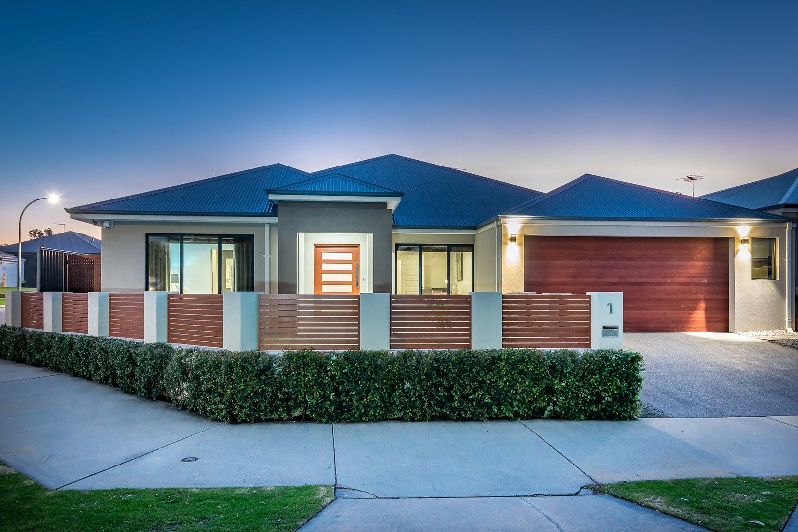 4 bedrooms House in 1 Exbury Street LANDSDALE WA, 6065