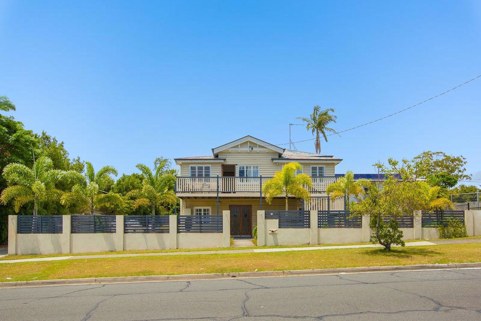 6 bedrooms House in 22 Minnie Street SOUTHPORT QLD, 4215