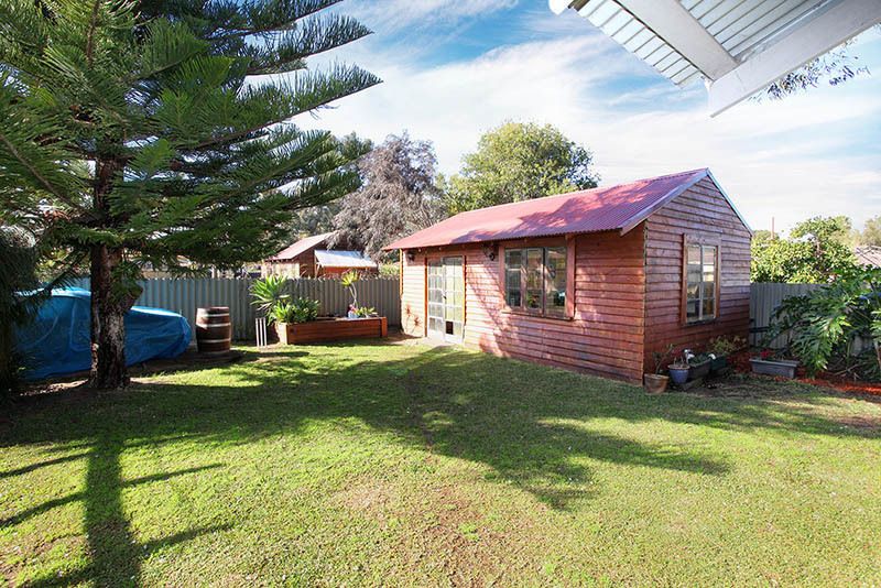 10 Dalston Cr, Kardinya WA 6163, Image 2