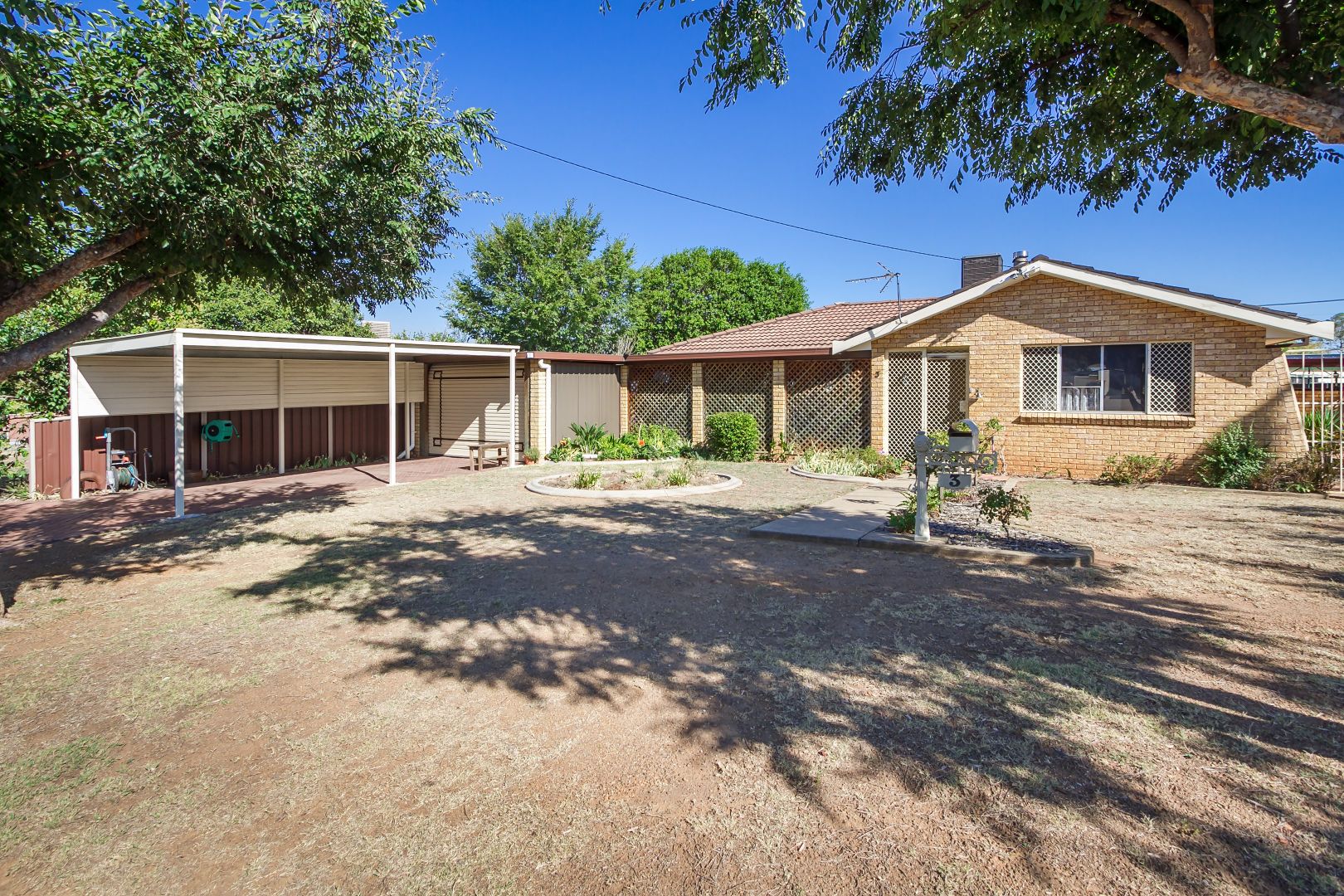 3 Maxwell Street, West Tamworth Property History & Address Research