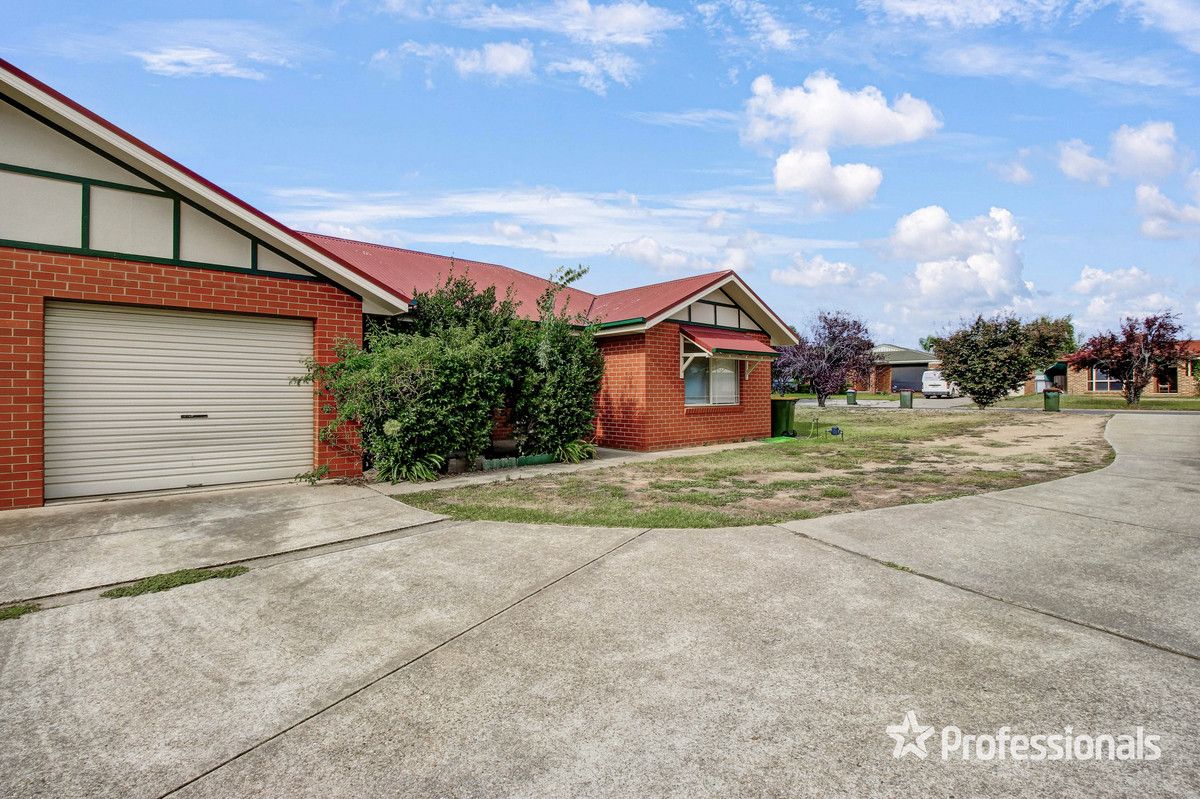 1/2 Bamarook Crescent, Glenfield Park NSW 2650 Apartment For Rent