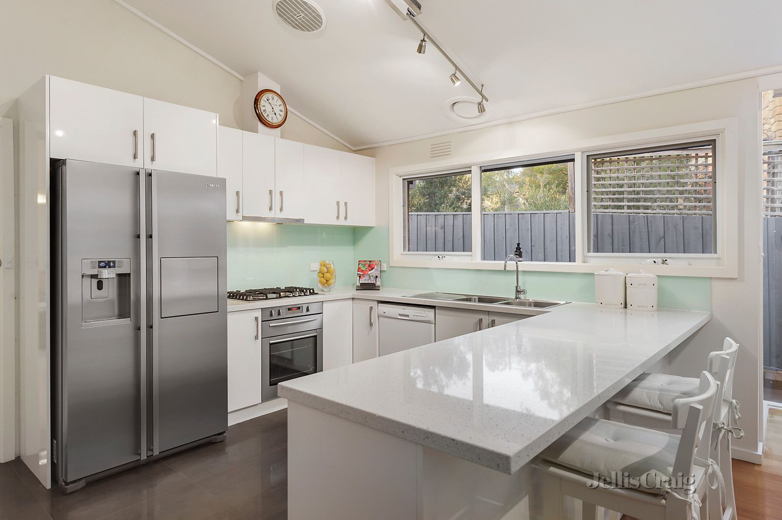 6 Sapphire Court, Lower Plenty VIC 3093, Image 2