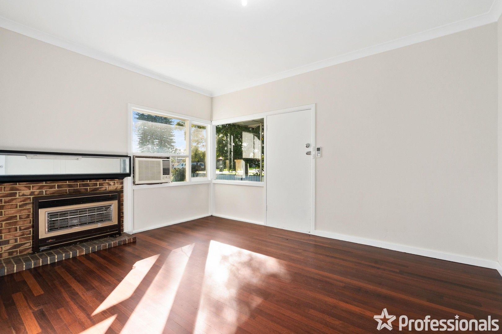3 bedrooms House in 9 Sussex Road FORRESTFIELD WA, 6058