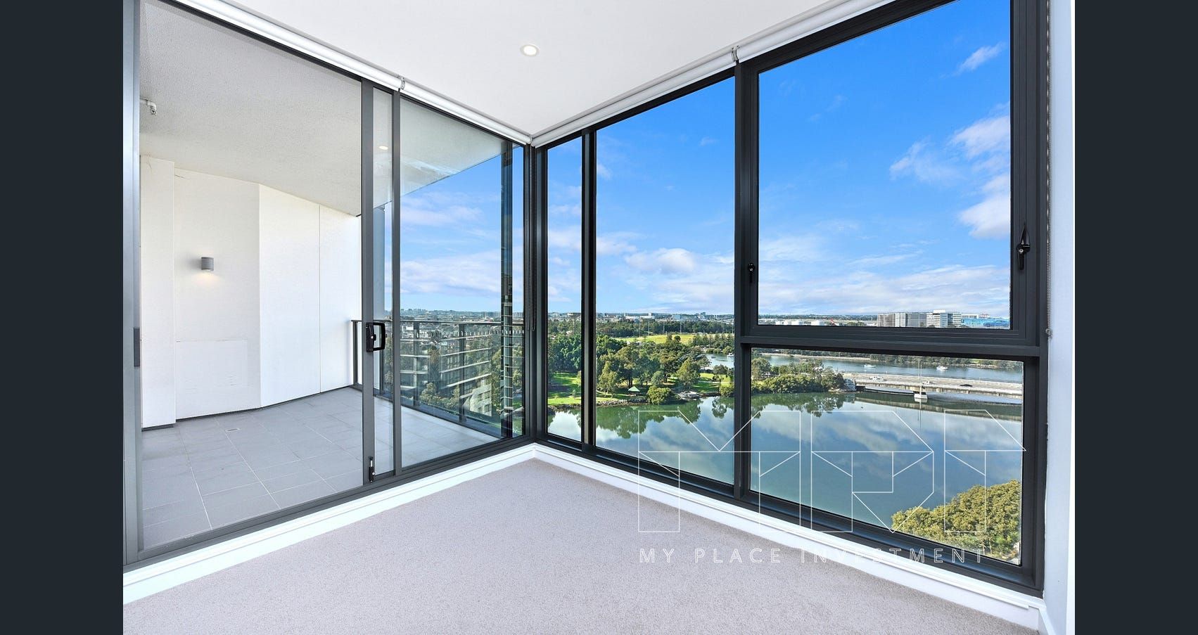 2 bedrooms Apartment / Unit / Flat in 1016/20 Chisholm St WOLLI CREEK NSW, 2205