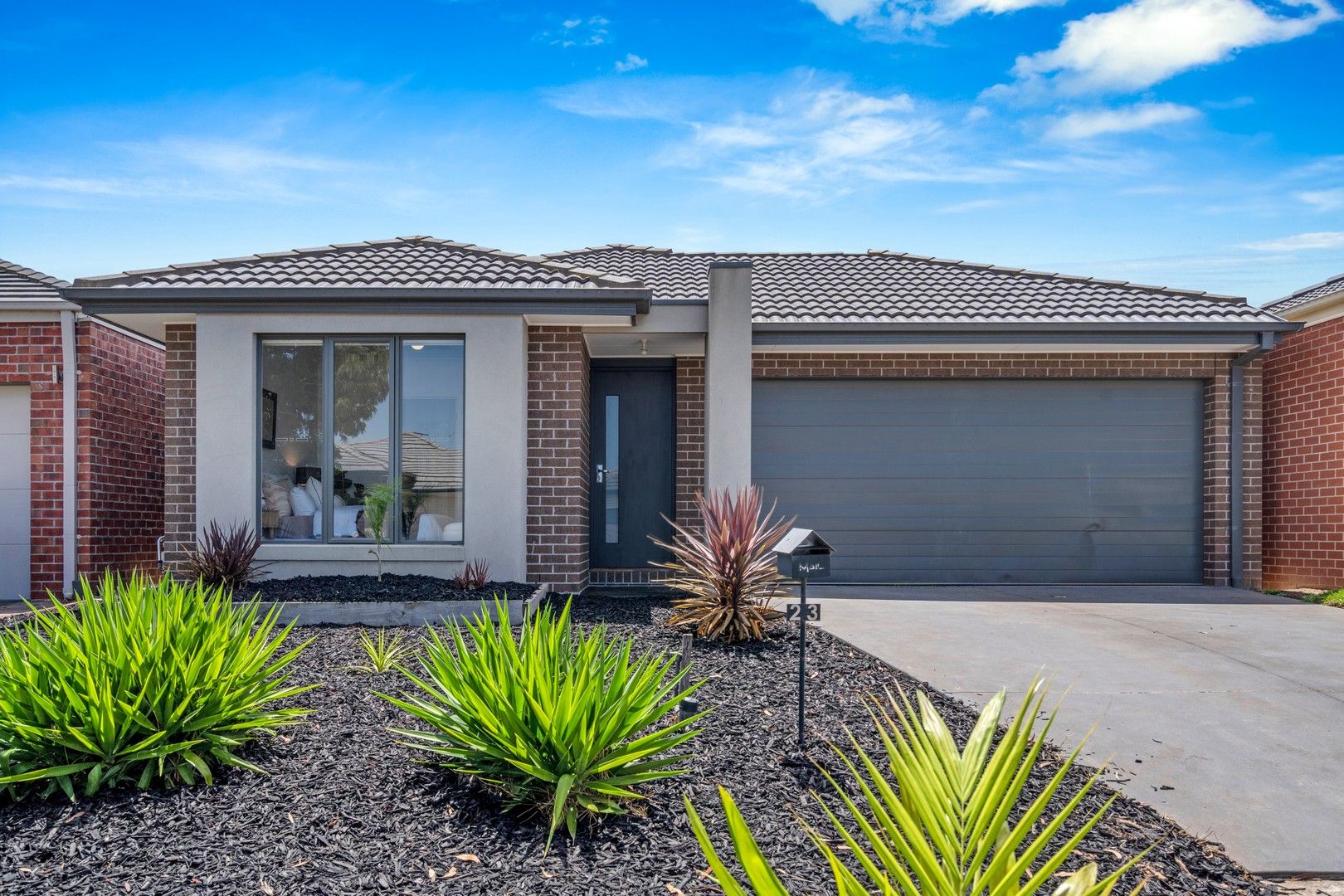 4 bedrooms House in 23 Loxwood Court DEER PARK VIC, 3023