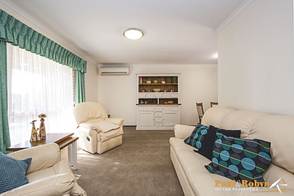 12 Lidgett Place, Florey ACT 2615, Image 2