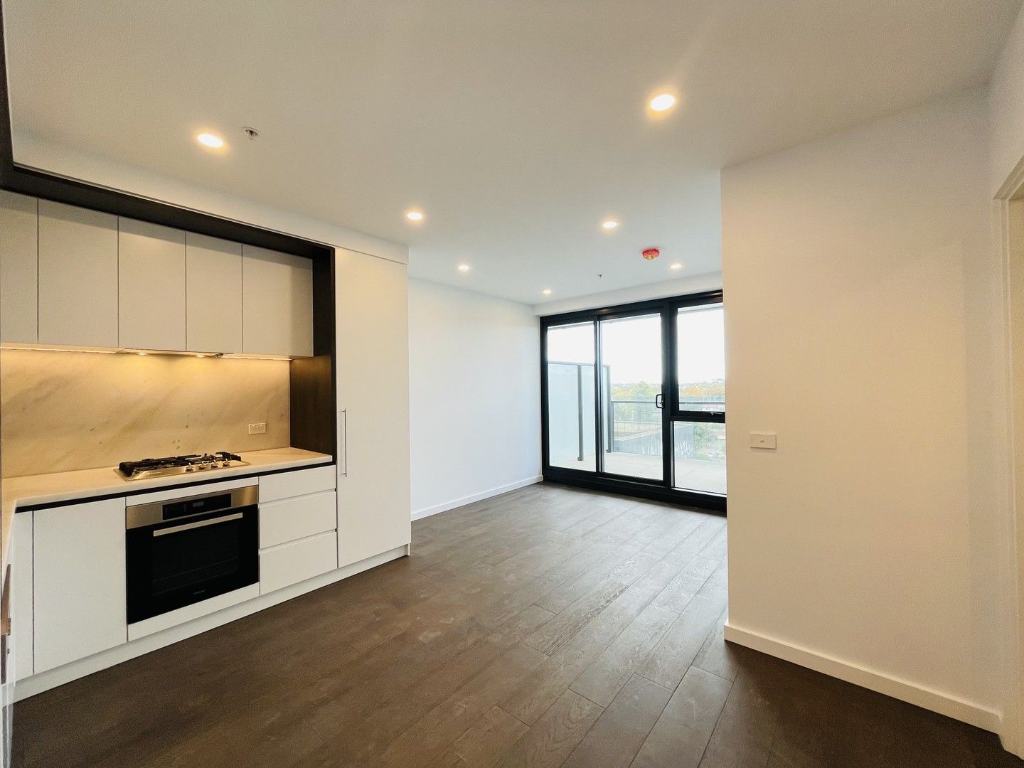 1 bedrooms Apartment / Unit / Flat in 815b/826 Whitehorse Road BOX HILL VIC, 3128