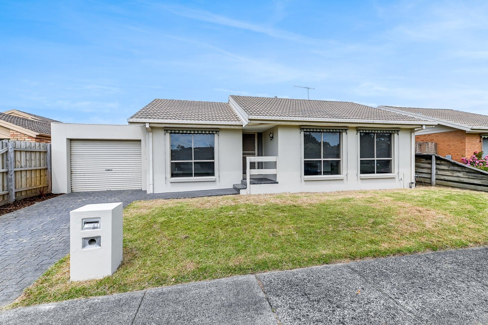 2 bedrooms House in 7 Neagle Mews BERWICK VIC, 3806