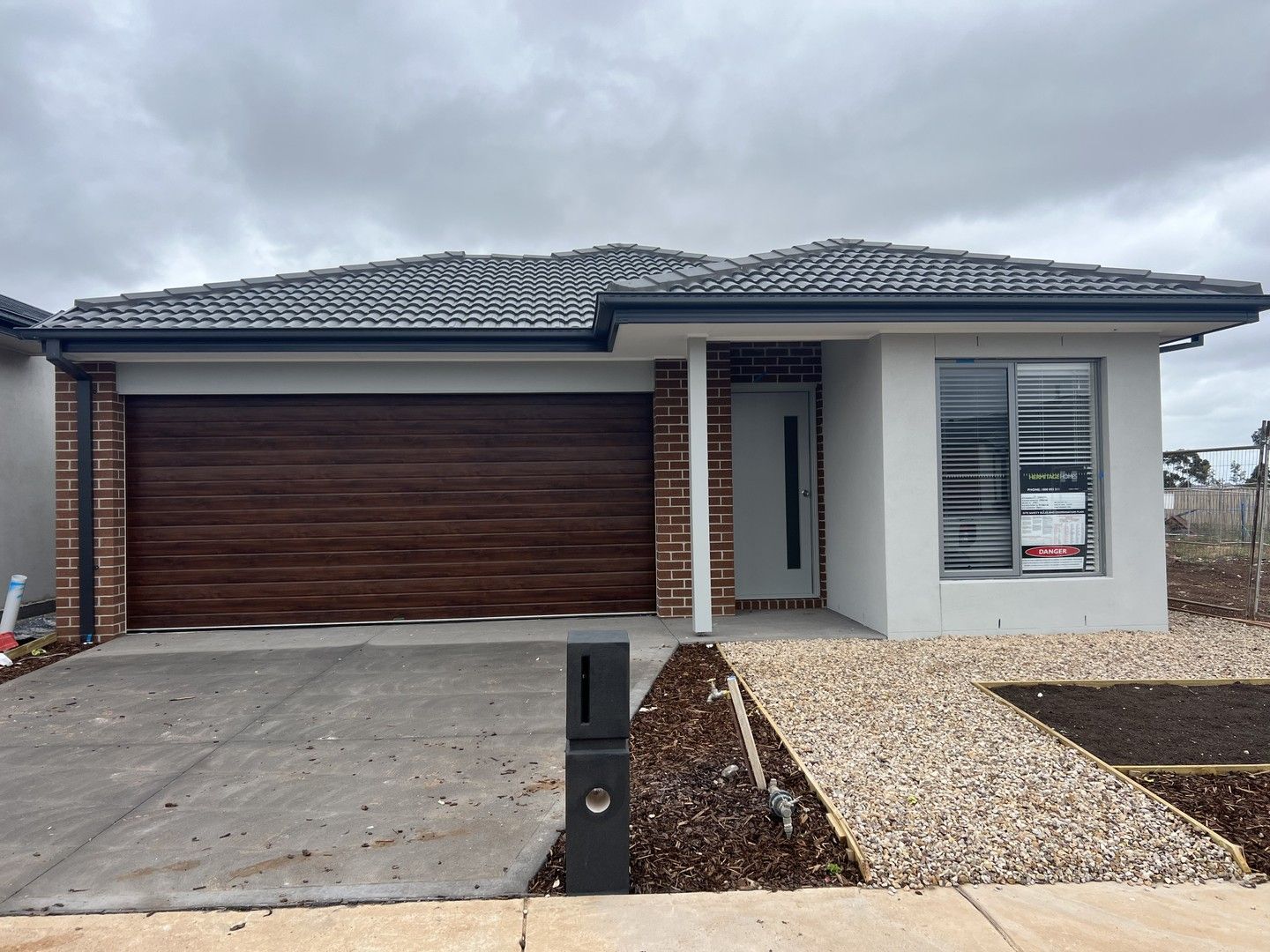 4 bedrooms House in 25 Wensleydale Drive ROCKBANK VIC, 3335