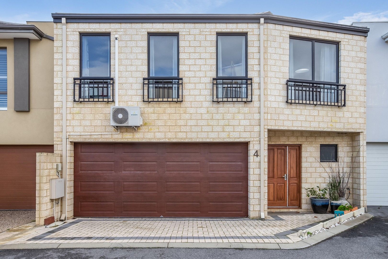 3 bedrooms Townhouse in 4/70 Gairloch Street APPLECROSS WA, 6153
