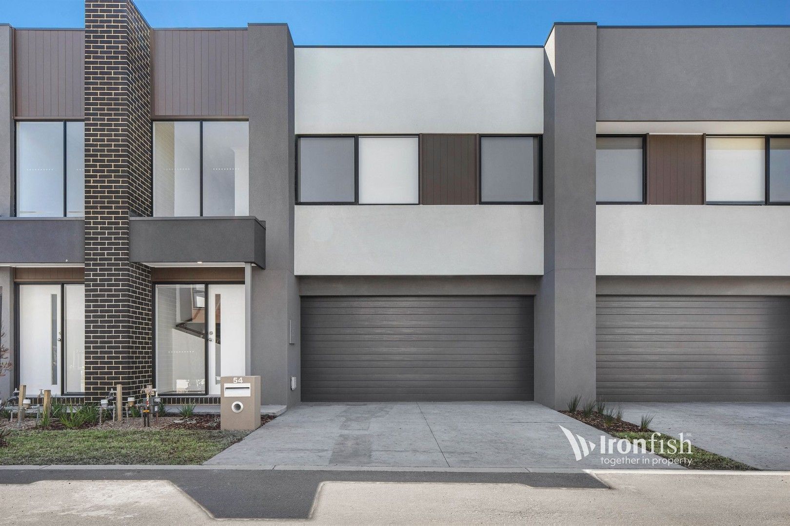 3 bedrooms Townhouse in 62 Tanzanite Circuit CRAIGIEBURN VIC, 3064