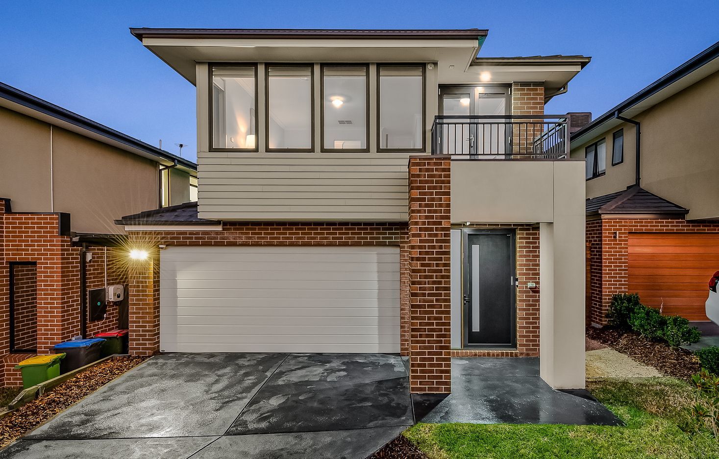 4 bedrooms House in 8 GREENWICH WAY WANTIRNA SOUTH VIC, 3152