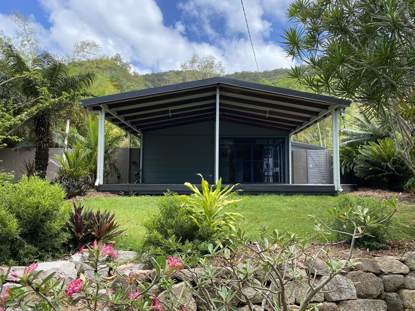 4 bedrooms House in 3 Jean St NELLY BAY QLD, 4819