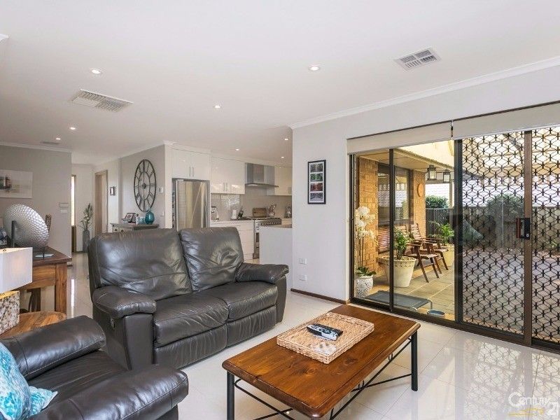 1 Arachne Drive, Hallett Cove SA 5158, Image 2