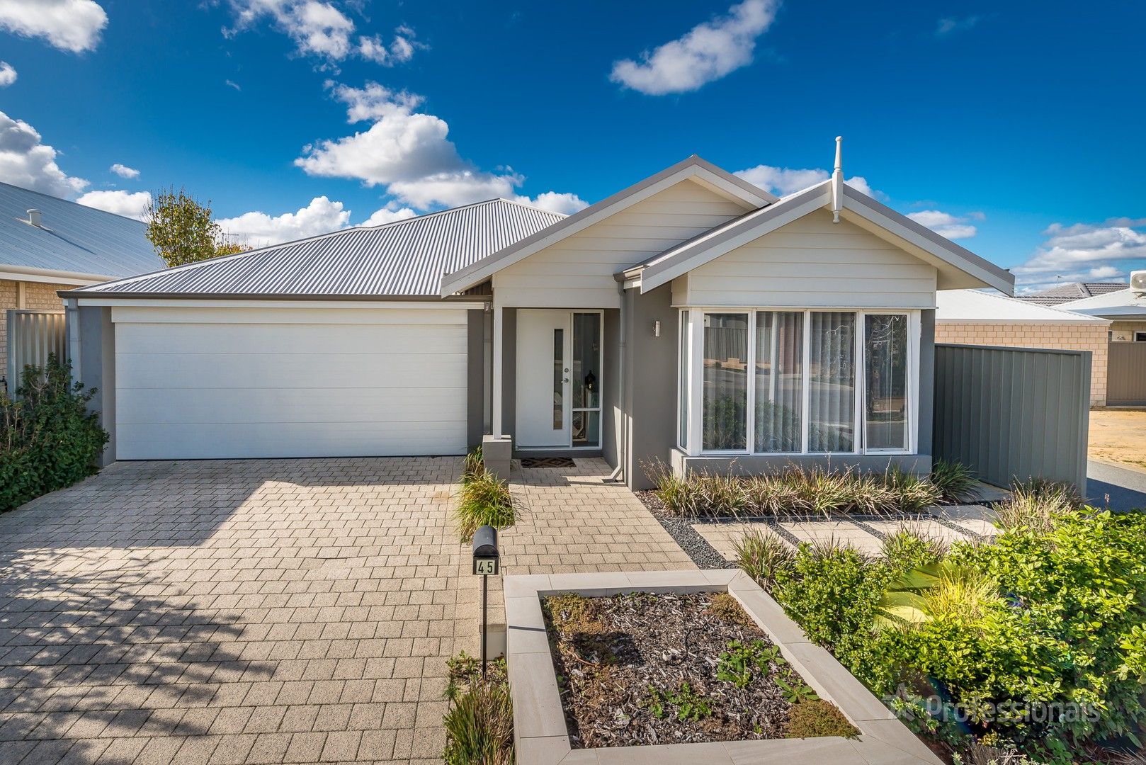 4 bedrooms House in 45 Vetter Road CLARKSON WA, 6030