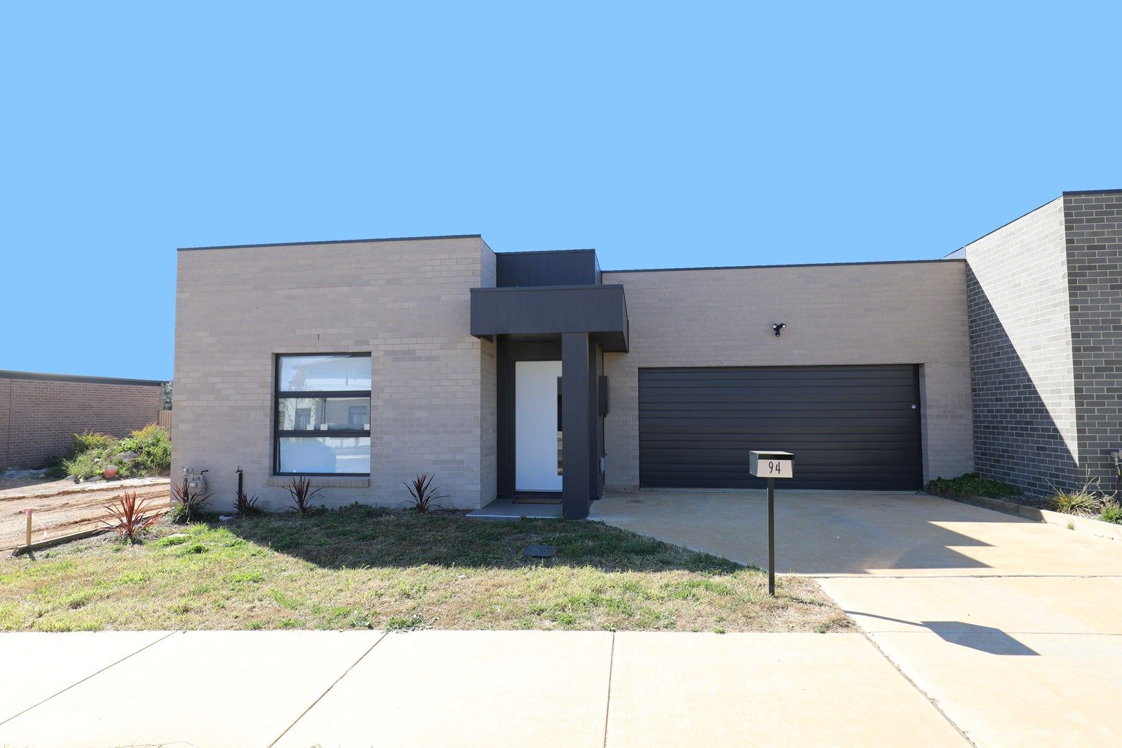 3 bedrooms House in 94 Lionel Rose Street HOLT ACT, 2615