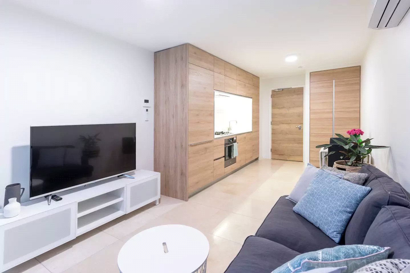 1 bedrooms Apartment / Unit / Flat in 705/12 Queens Road MELBOURNE VIC, 3004