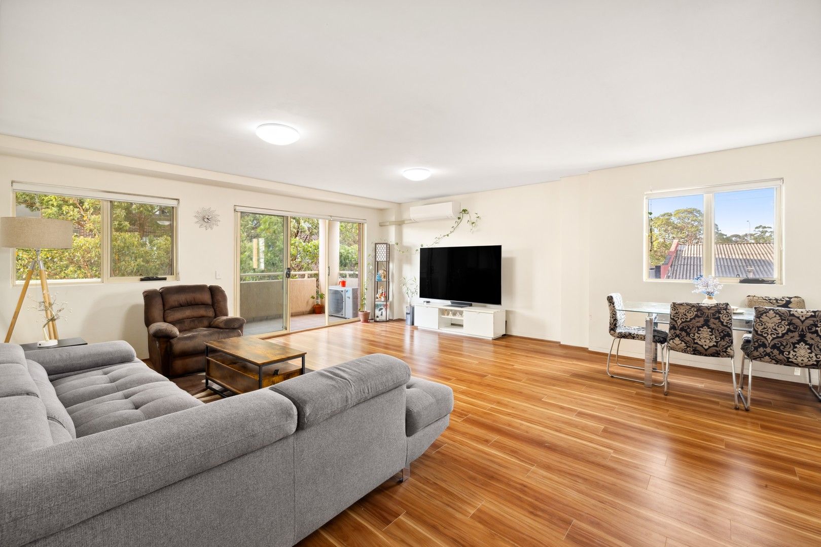 3 bedrooms Apartment / Unit / Flat in 21/2-4 Station Street HOMEBUSH NSW, 2140