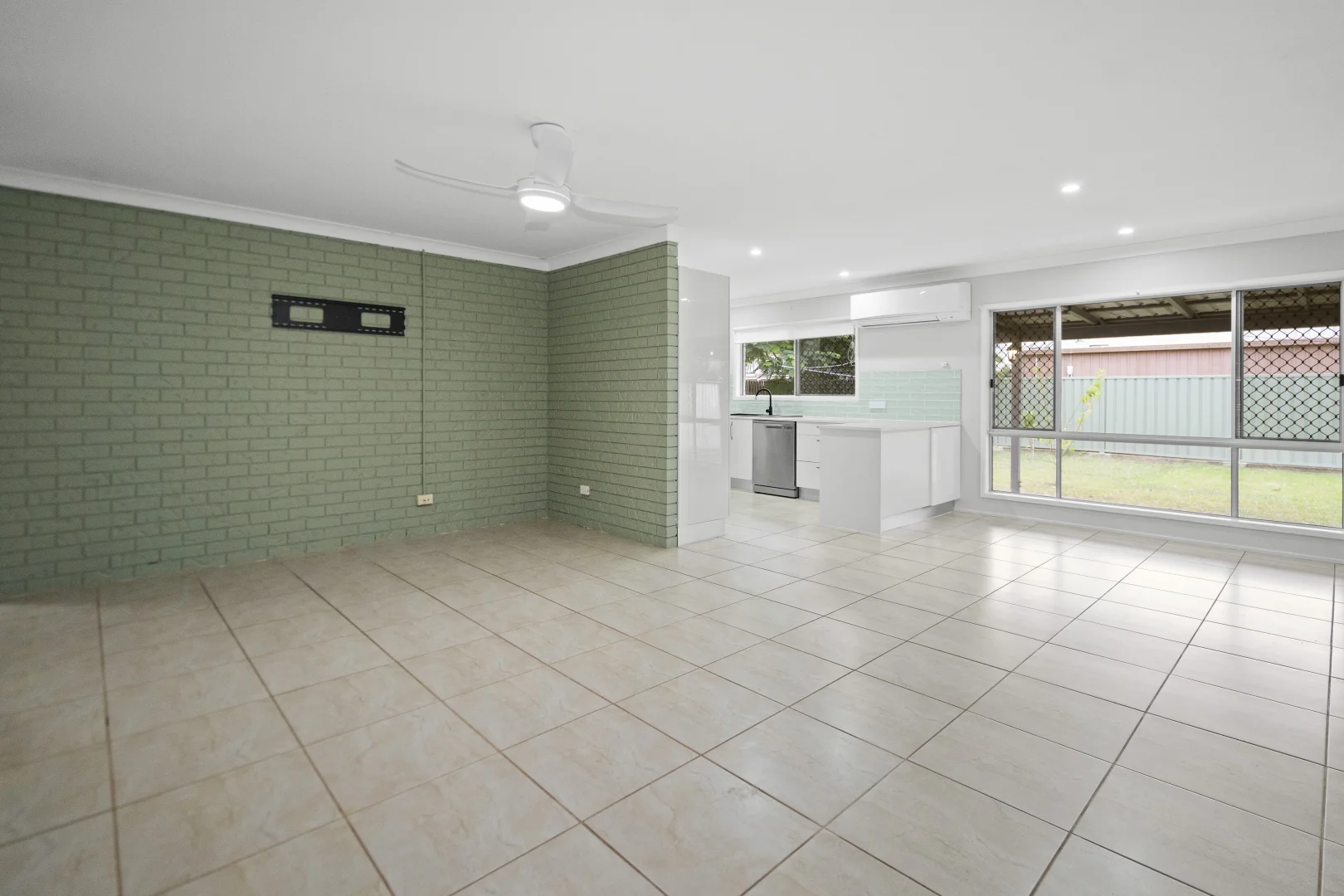 Additional image 3 of 30 Sunset Drive, Thabeban QLD 4670