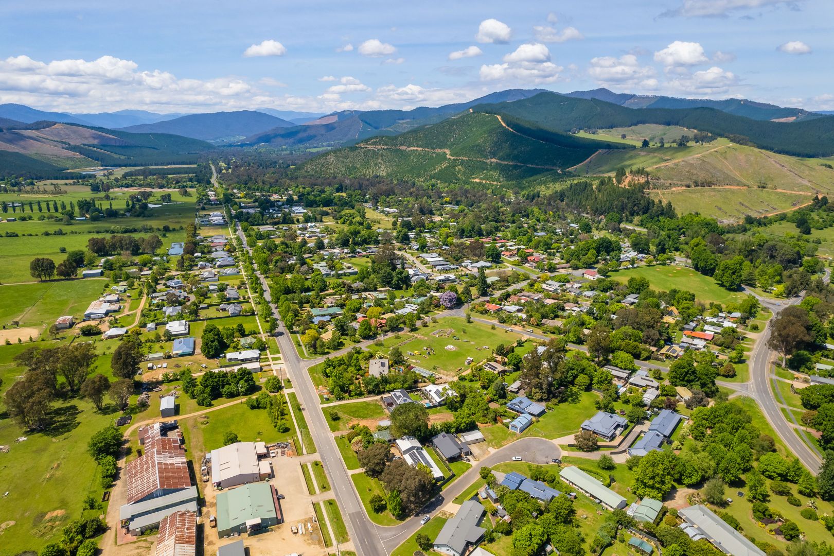 5 Holmes Court, Porepunkah VIC 3740 Domain