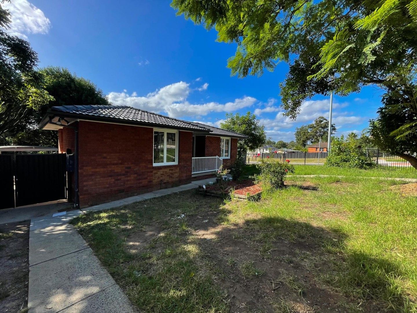 3 bedrooms House in 174 St Johns Road BRADBURY NSW, 2560