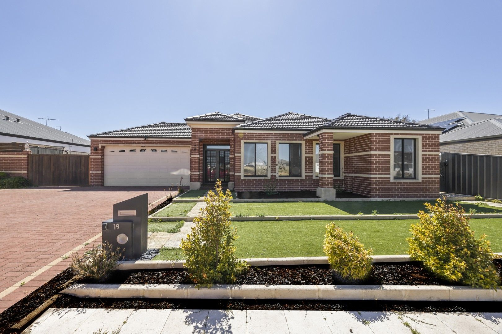 4 bedrooms House in 19 Moonlighter Way YANCHEP WA, 6035