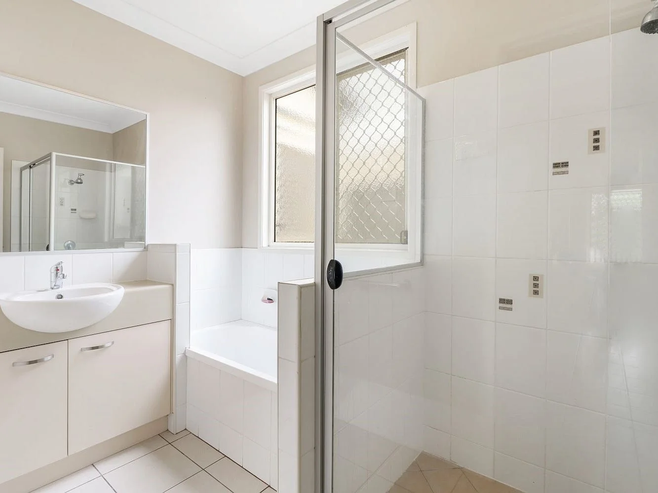 Additional image 10 of 13 Whitsunday Drive, Pacific Paradise QLD 4564