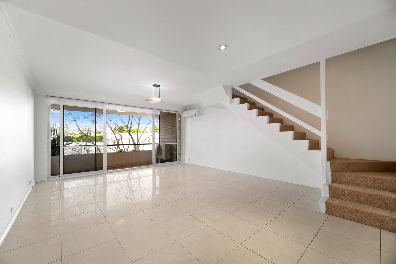 2 bedrooms Apartment / Unit / Flat in 12/373 Alfred Street North NEUTRAL BAY NSW, 2089