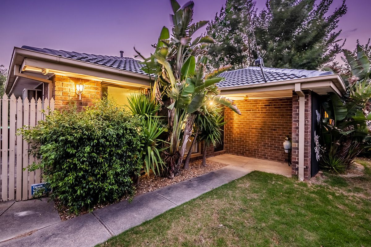 15 Jindalee Gardens, Cranbourne West VIC 3977, Image 0