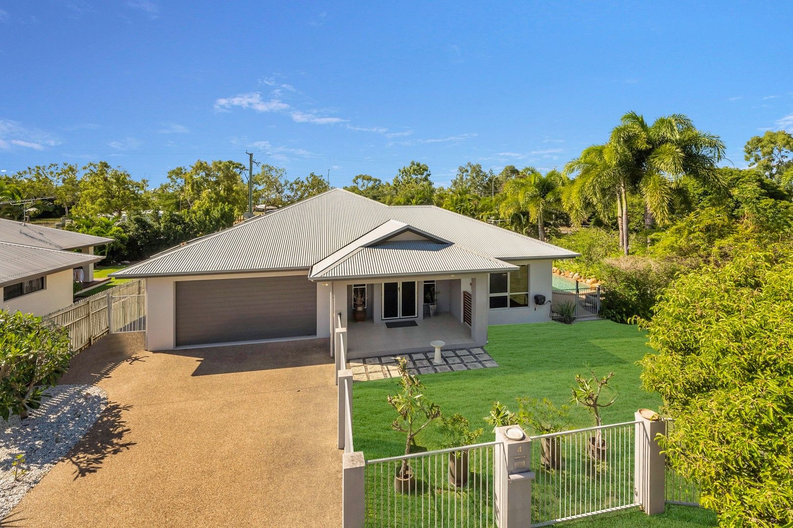 4 bedrooms House in 4 Samson Court MOUNT LOUISA QLD, 4814