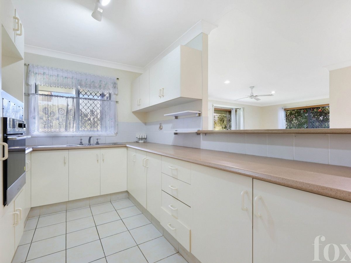 1/4 Liam Court, Labrador QLD 4215, Image 2