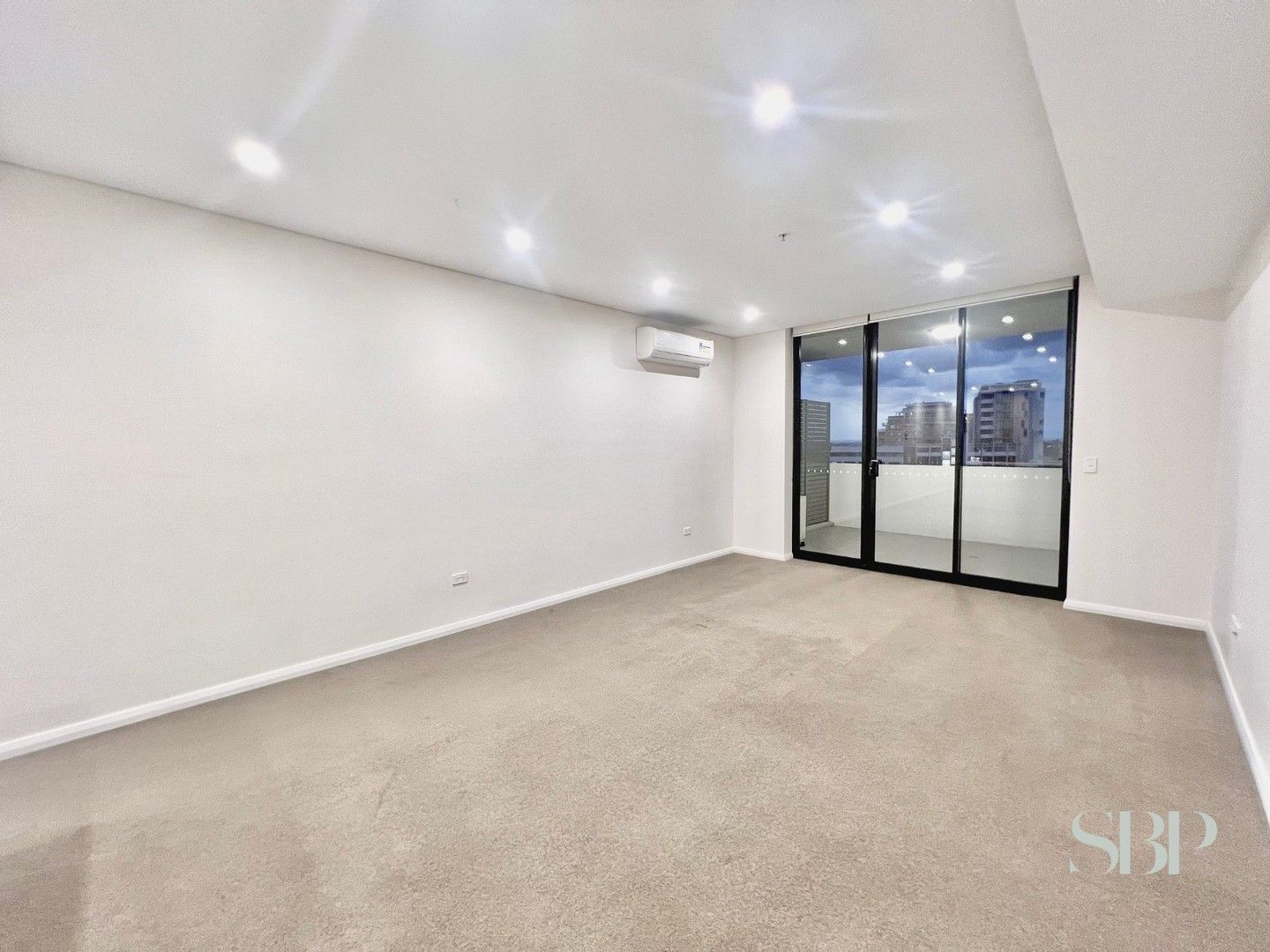 2 bedrooms Apartment / Unit / Flat in 902/14 Woniora Road HURSTVILLE NSW, 2220