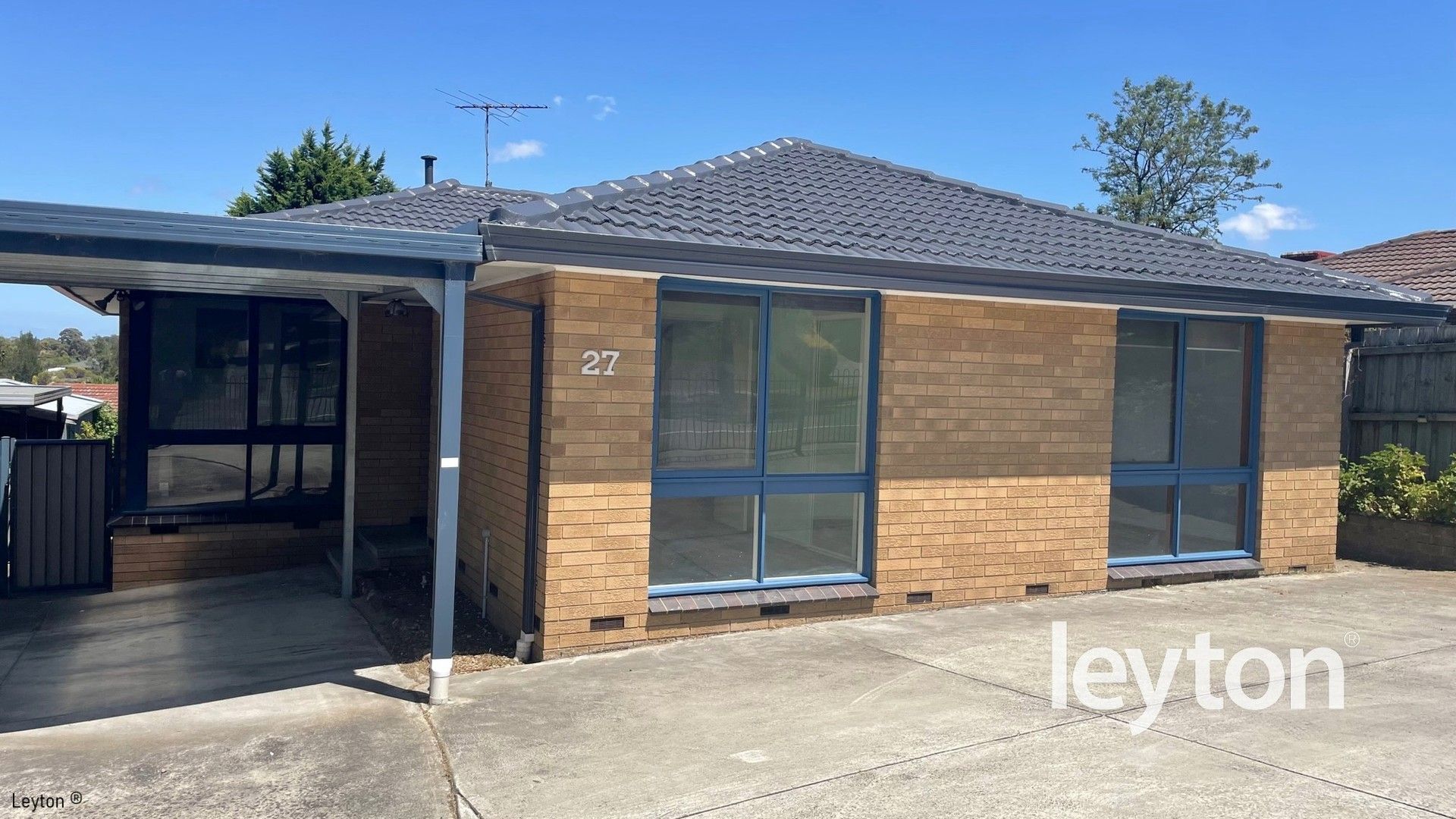 3 bedrooms House in 27 Oaktree Drive HAMPTON PARK VIC, 3976
