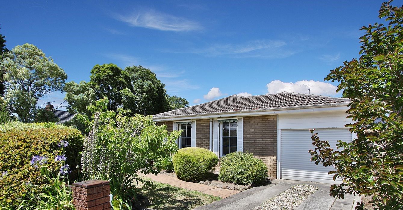 2 bedrooms Apartment / Unit / Flat in 1/12 Mummery Street MOUNT WAVERLEY VIC, 3149